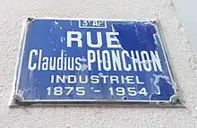 Voir la plaque.