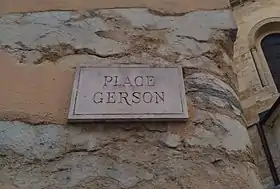 Voir la plaque.