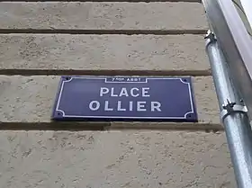 Voir la plaque.