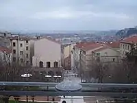 Vue sur Lyon depuis la partie supérieure, aménagée en jardins