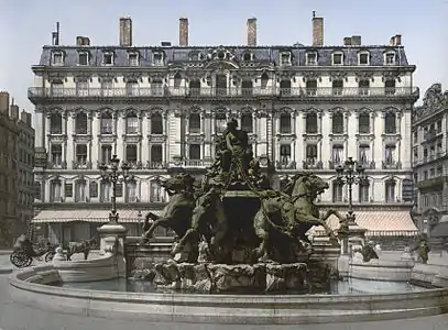 Le Char triomphal de la Garonne ou fontaine Bartholdi (1888), Lyon, place des Terreaux.
