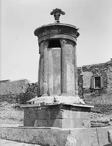 Photographie du monument vers 1875.