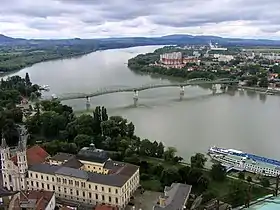 Le pont vu de la cathédrale d’Esztergom.