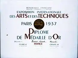 Diplôme de la médaille d'or reçu par la Société Tapis France Orient de Marseille dirigée par Zareh Tchouhadjian.