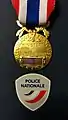 La médaille d'honneur de la Police nationale (échelon or, revers).