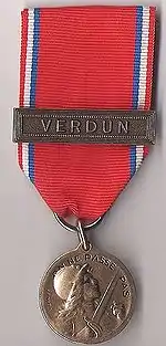 Médaille de Verdun au lieutenant Brébant du 48e régiment d'infanterie.