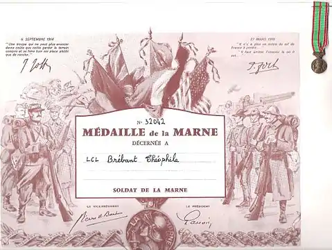 Diplôme de la bataille de la Marne décerné au lieutenant-colonel Brébant du 48e R.I., les honneurs à nos morts, signé général Joffre, général Foch.