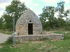 Cabane en pierre sèche moderne construite à Méjannes-le-Clap (Gard).