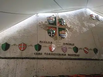 Mur d'écus du mémorial du 7e centenaire des franchises de Nugerol