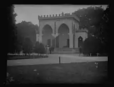 Ancienne ménagerie aux fauves en 1898. Photographie d'Eugène Trutat, Archives de Toulouse.