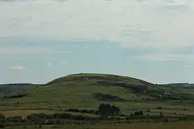 Vue du Ménez Kador depuis le chemin de crêtes vers le Roc'h Trevezel.