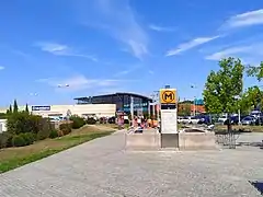 Entrée centre commercial.