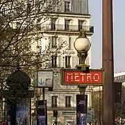 Une autre entrée de la station de métro Bastille.