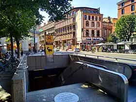 L'entrée de la station sur la place Esquirol.