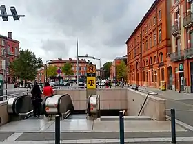 Une bouche d'accès de la station.