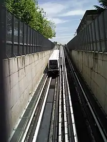 Émergence du tunnel à la sortie de la station Villejean - Université, en direction de la station Pontchaillou.