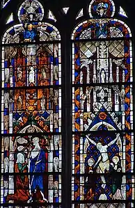 Le vitrail de l'abside : apparition du Christ à Marie-Madeleine, Crucifixion (baie no 0), datant de 1339, en 2005.