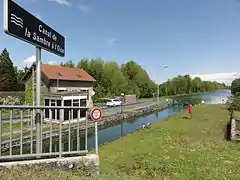 Écluse du canal de la Sambre à l'Oise.