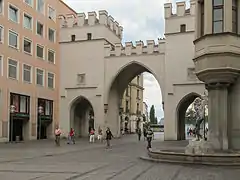 Porte près la Karlsplatz.