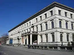 L'ancien Führerbau abrite aujourd'hui le conservatoire de musique et théâtre de Munich.