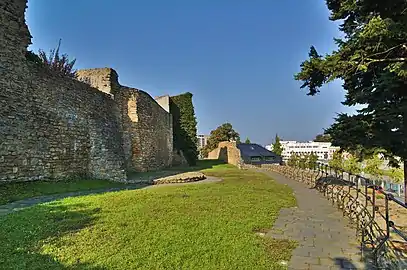 Anciennes fortifications.