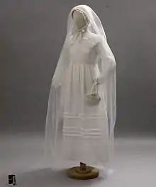 Aumônière d'un costume de première communiante (fin XIXe, début XXe).