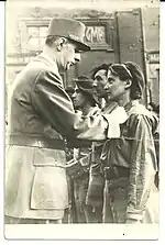 Remise de la légion d'honneur à Paulette Jacquier par le Général de Gaulle