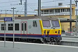 Voiture-pilote M4 en gare de Bruges.