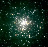 M62 en infrarouge par le télescope spatial Spitzer.