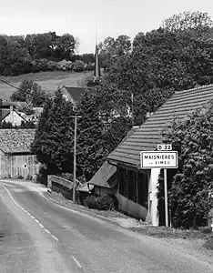 Entrée dans le village par la route de Gamaches.