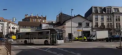 MAN Lion's City hybride n°126 de Keolis Seine-et-Oise Est sur la ligne 51 à Poissy.