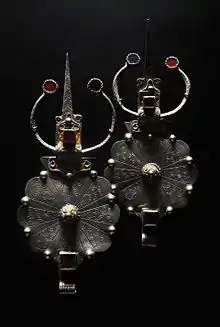 Paire de fibules berbères en argent (Maroc).