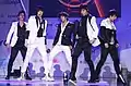 Les MBLAQ avec un concept noir&blanc durant une performance pour leur chanson Y