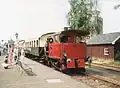 Locomotive à vapeur Cockerill n°2 (chaudière verticale), toujours dans ça version rouge antérieure en 1998.