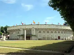 Les arènes en blanc, en 2006