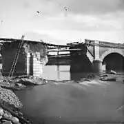 Ruines du pont (ferroviaire) d'Empalot.