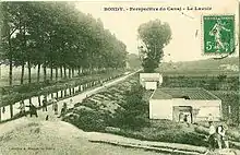 Le canal de l'Ourcq. Un lavoir avait été construit à proximité pour bénéficier de son eau.