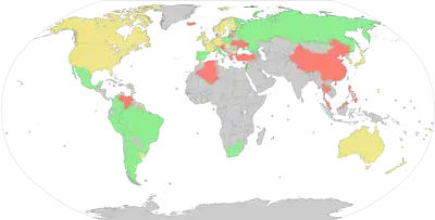 Carte du monde où chaque pays est coloré selon le statut du don de sang des homosexuels.