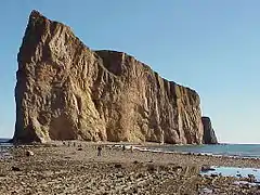 Le Rocher Percé à marée basse.