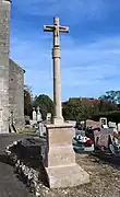 Le calvaire de l'église classé aux Monuments historiques en 1925 .