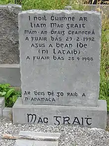 Écriture gaélique sur une pierre tombale au Comté de Kerry.