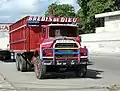 Un camion Mack Trucks déjà âgé à Cap-Haïtien, Haïti en 2006.