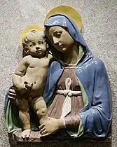 Atelier d'Andrea della Robbia, Vierge à l'Enfant (vers 1500), terre cuite émaillée.