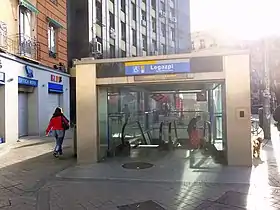 Un des accès de la station.