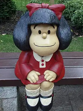 Statue de Mafalda dans un parc d'Oviedo, en Espagne.