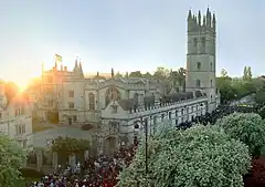 Magdalen College, façade sur High Street lors du May Day 2007.