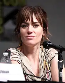 Maggie Siff dans le rôle du Dr Tara Knowles.