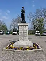 Poilu au repos (monument aux morts)