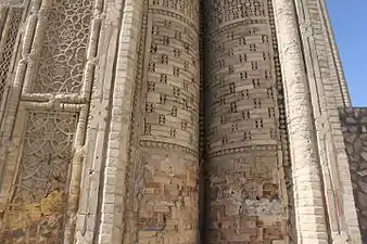 Détail du porche de la façade sud de la mosquée Magoki-Attari.