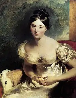 Peinture représentant une femme assise qui porte une robe de couleur claire laissant apparaitre ses épaules et son décolleté.
